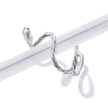 Carregar imagem no visualizador da galeria, Brinco Clip Serpente - Prata 925
