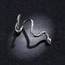 Carregar imagem no visualizador da galeria, Brinco Clip Serpente - Prata 925
