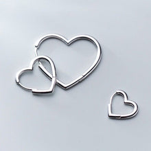 Carregar imagem no visualizador da galeria, Brincos Argola Coração - Prata 925

