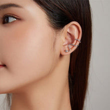 Carregar imagem no visualizador da galeria, Brinco Clip Serpente - Prata 925
